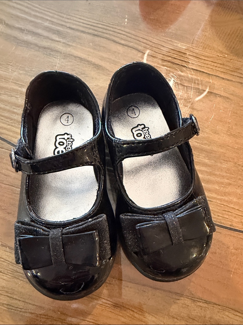Girls Black Patent Mary Jane Dress Shoes with Front Bow
